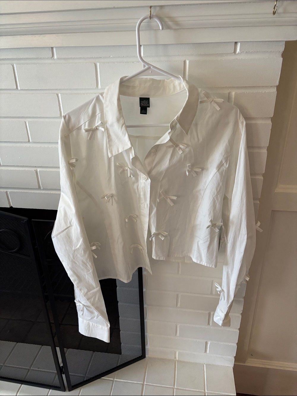 wild fable White Bow-Appliqué Cropped Button-Down Shirt
